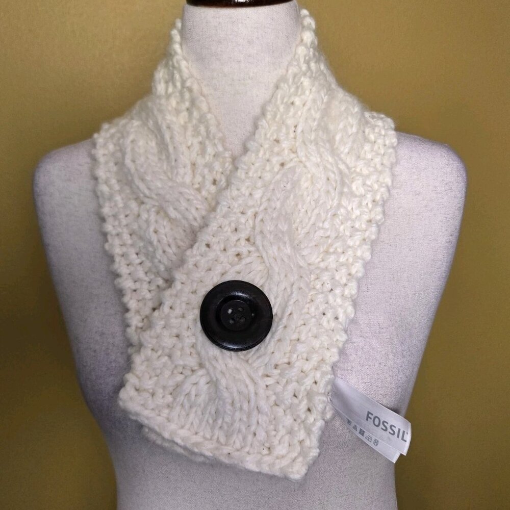 New FOSSIL Tori Pristine Acrylic Soft Scarf‎ Neutral Crochet Ivory Large Button